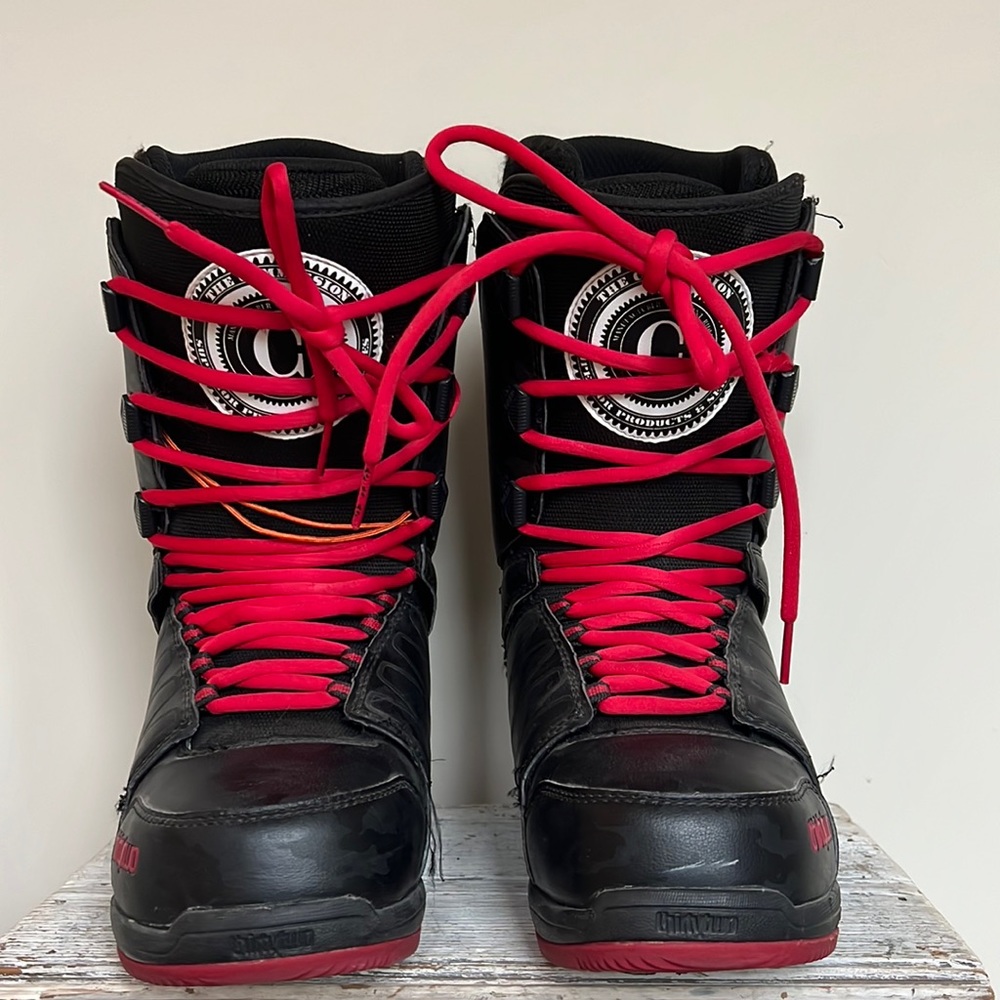 Mens size 7 Thirtytwo Super Lashed commission snowboard boots.